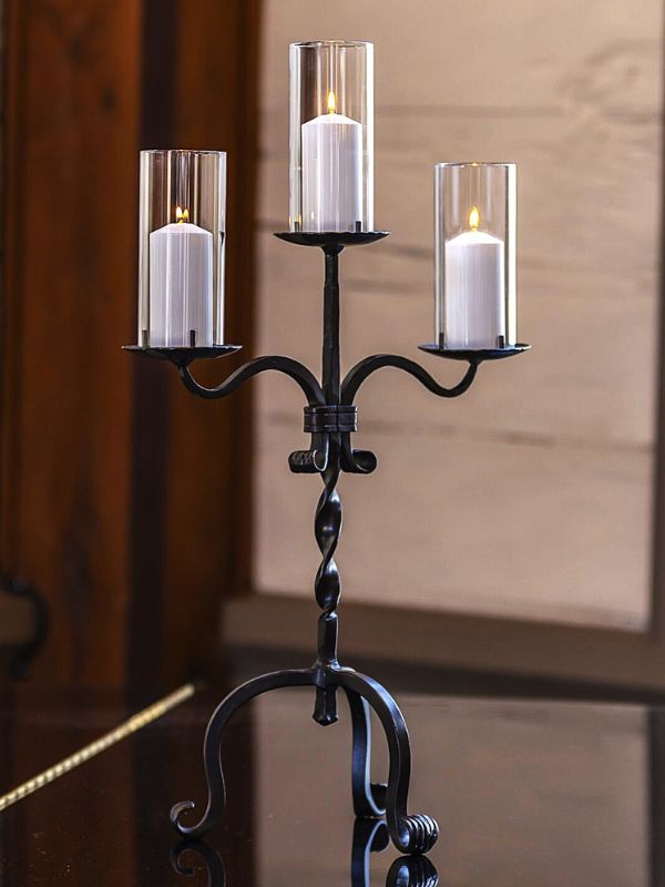 Kolme lyhtyä, matala, Takorauta