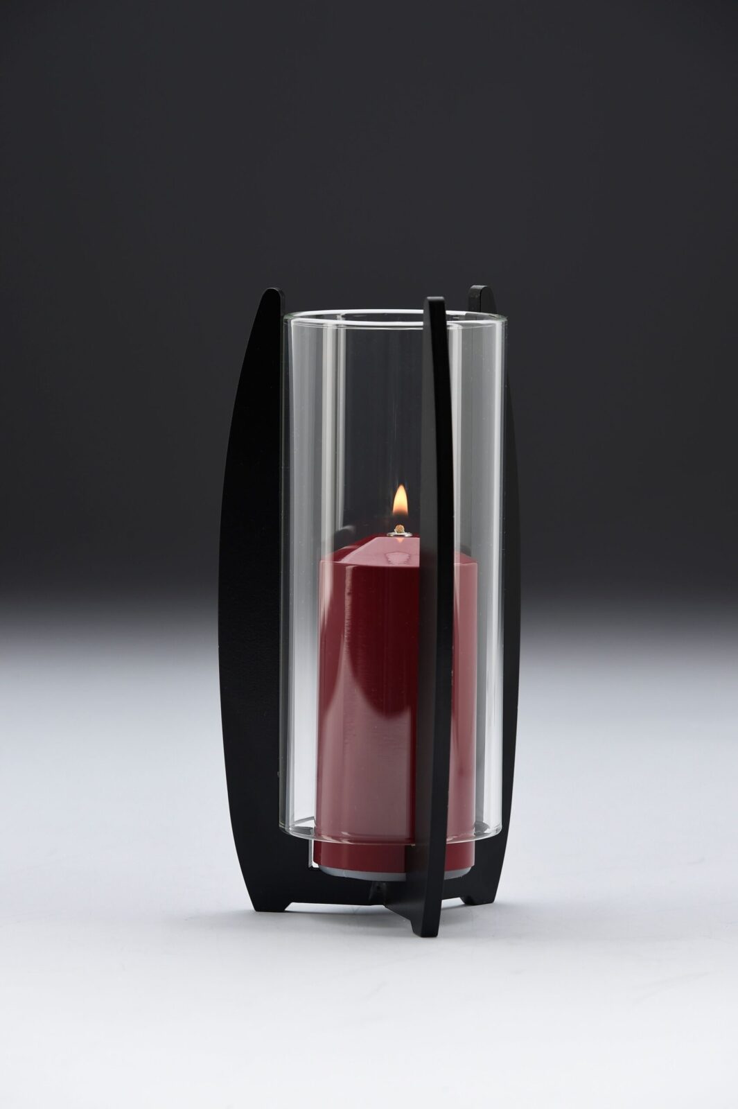 Elegia musta, punainen, kirkas lasi