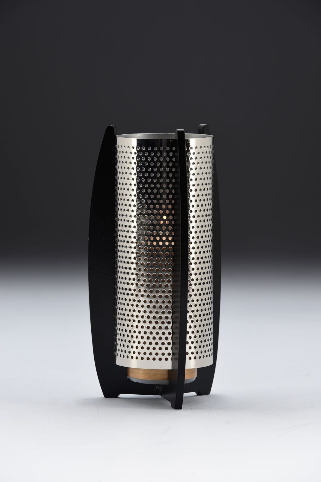 Elegia musta, kulta, kromisuoja