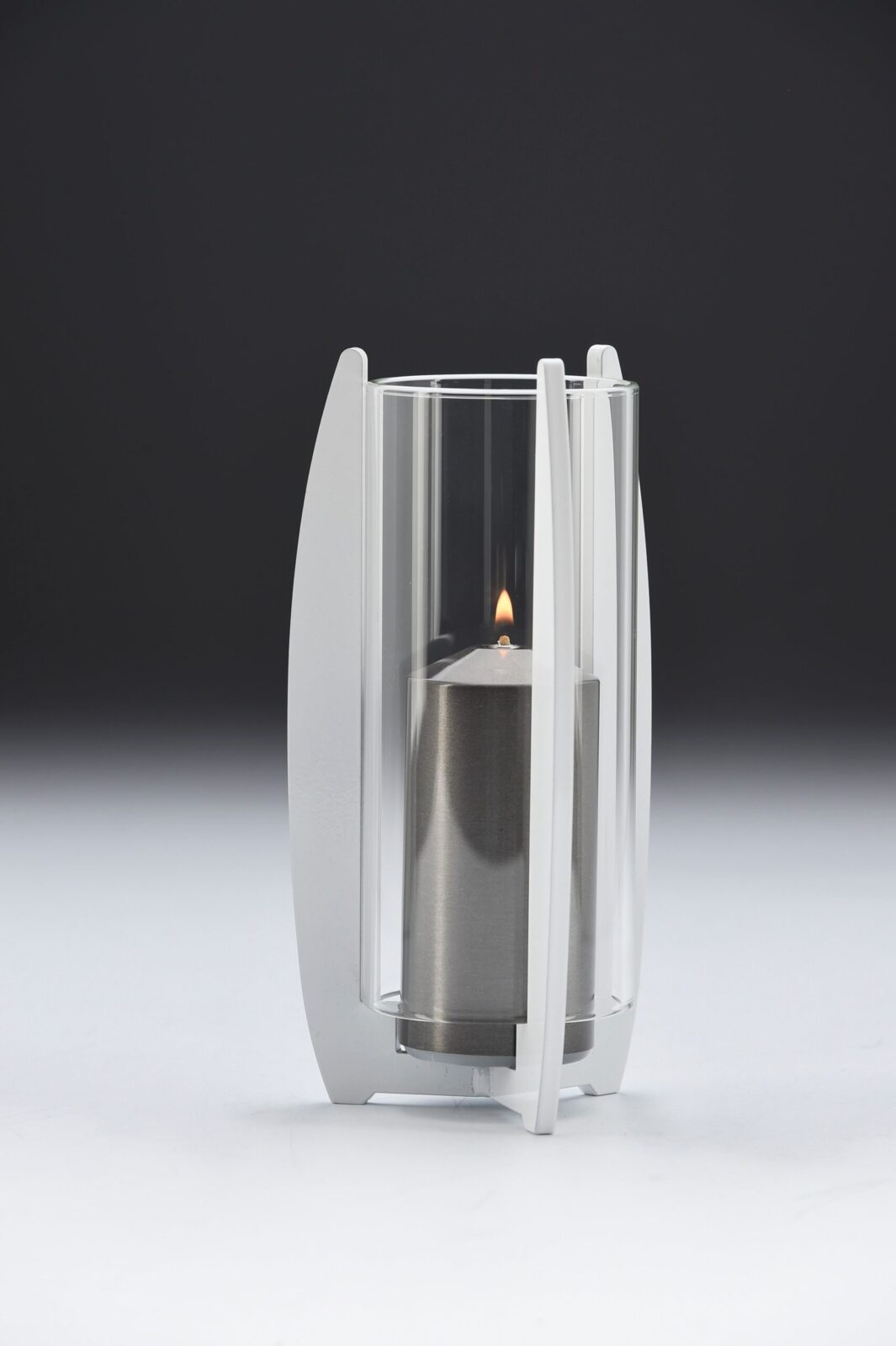 Elegia, grafiitti, kirkas lasi